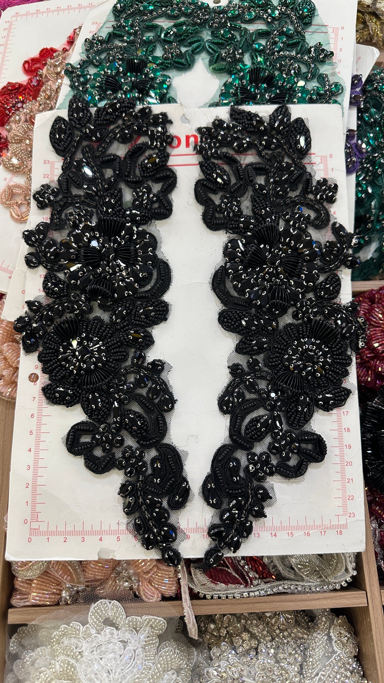 İKİLİ EL İŞLEMESİ TAŞLI SET APLİK